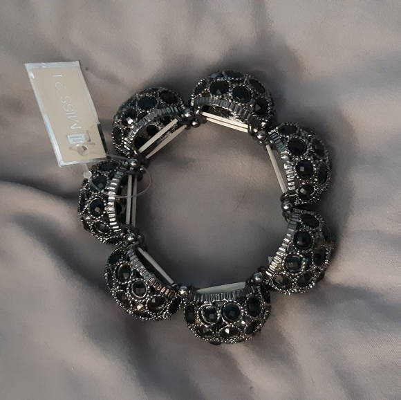 NWT Silver & Black Chunky Oversized Bracelet - OS - Picture 5 of 5